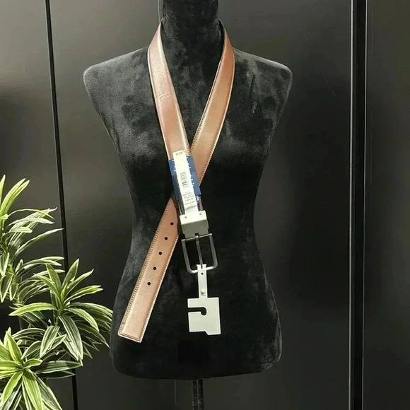 Reaction Kenneth Cole The Stretch Belt, reversible,brushed nickle buckle, br/blk - Picture 2 of 6